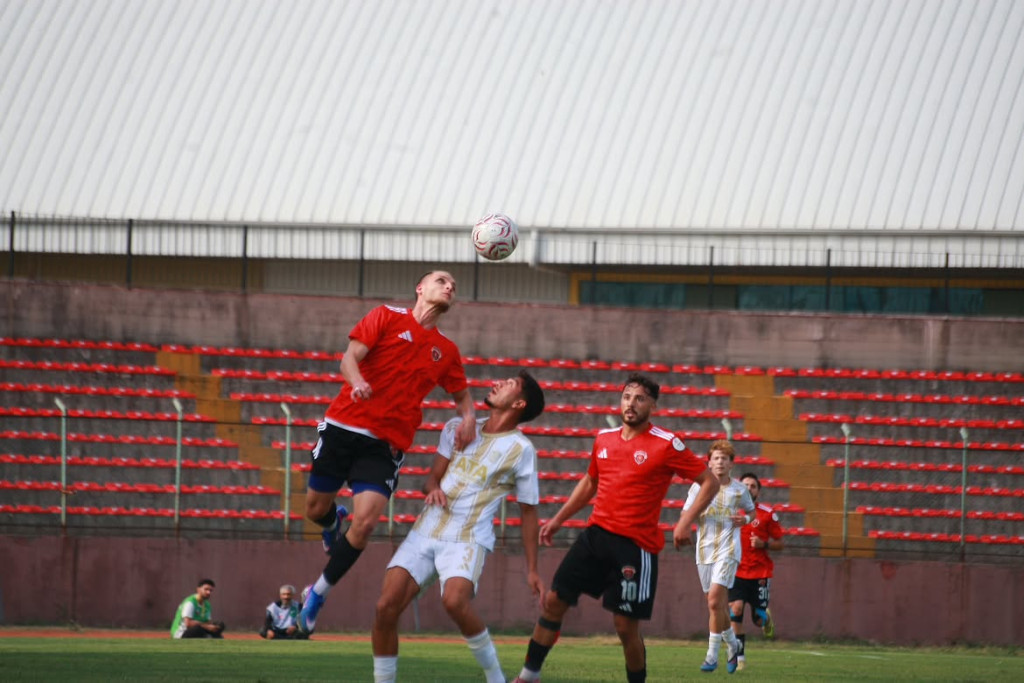 Gölcükspor 93'te yıkıldı!