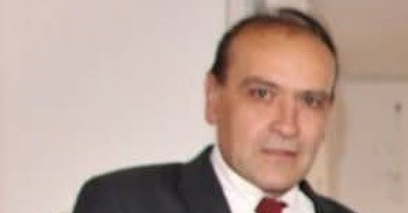Okul müdürü evinde ölü bulundu