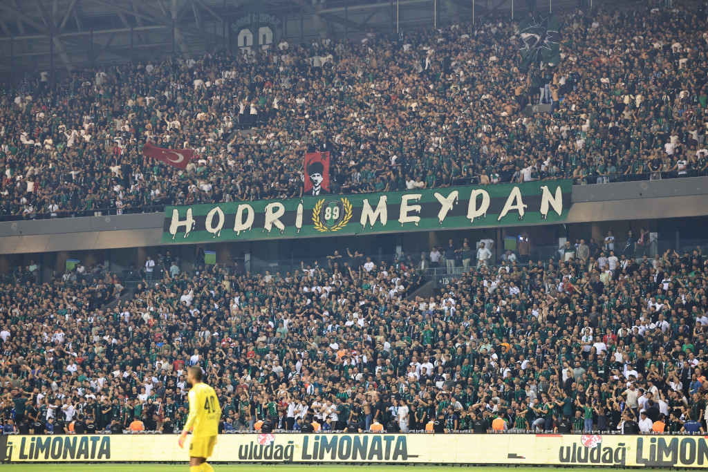 Kocaelispor, taraftarlarıyla da renk katıyor 