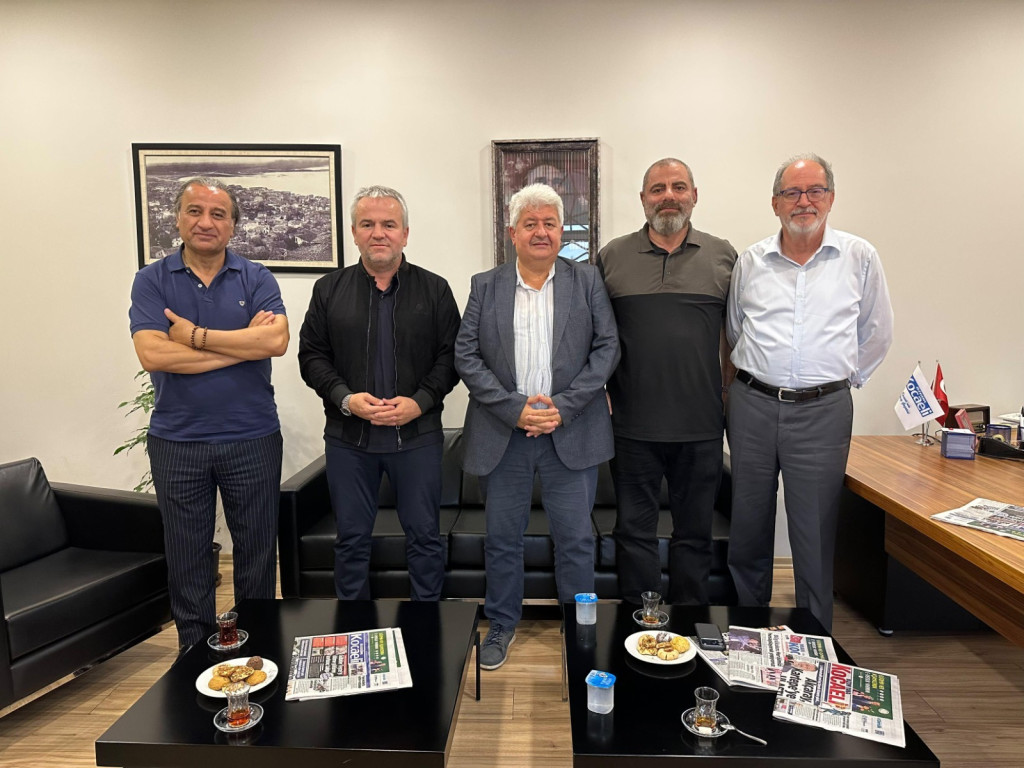 Mavi Kocaeli'den Özgür Kocaeli'ye tebrik ziyareti