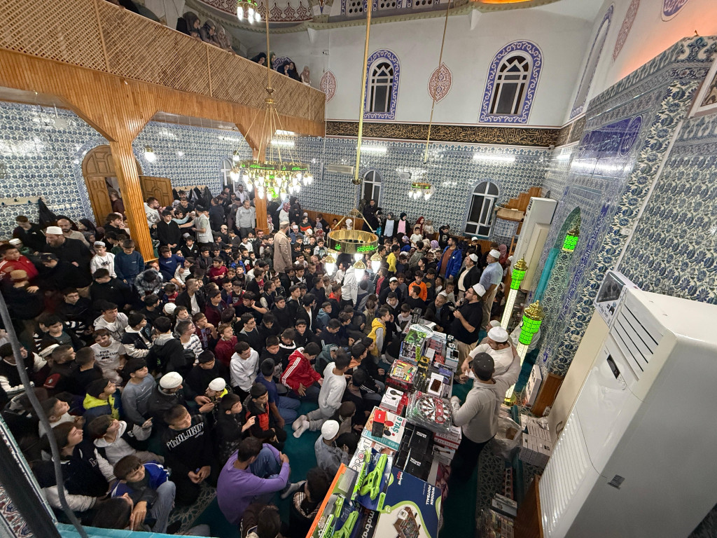 Tepeköy Mevlana Camii’nde 437 genç aynı safta buluştu