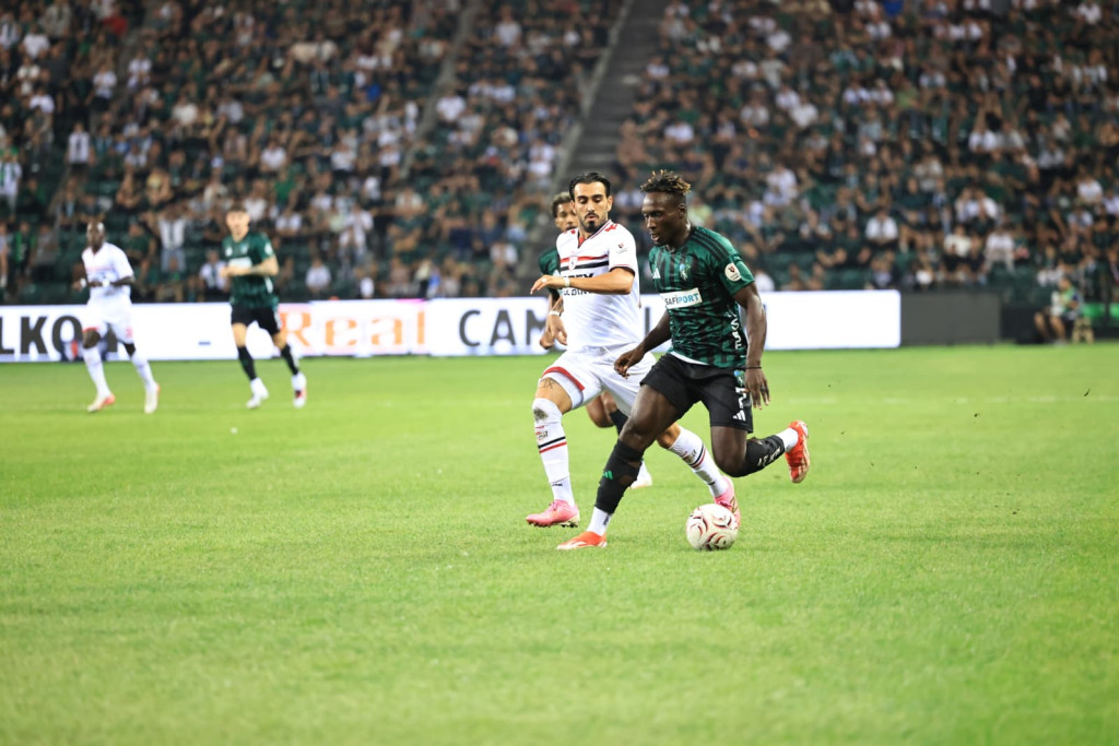 Kocaelispor – Samsunspor maçının ilk yarısı sona erdi