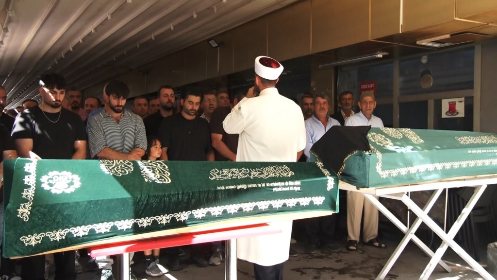 Kiracıları tarafından öldürüldüler! Son yolculuklarına uğurlandılar