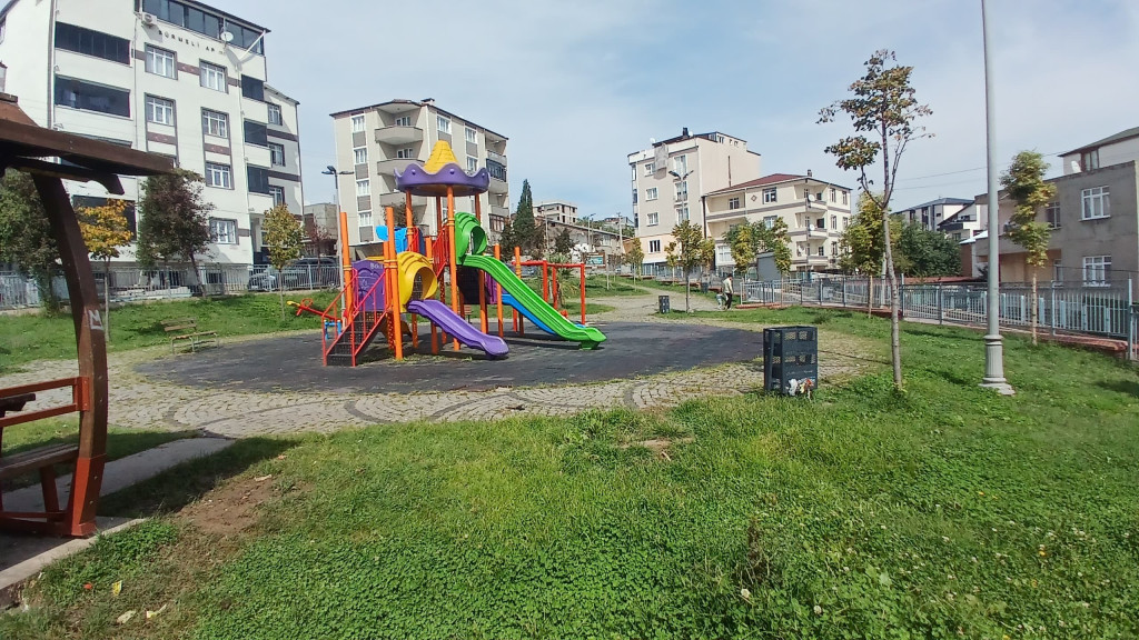 Dilovası'nda park alanları yenileniyor