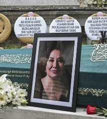 Usta oyuncu Gülsen Tuncer son yolculuğuna uğurlandı