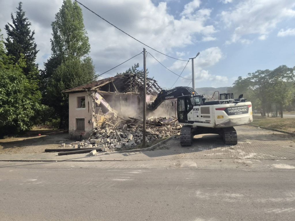 Kocaeli’de 2 bina daha yıkıldı!