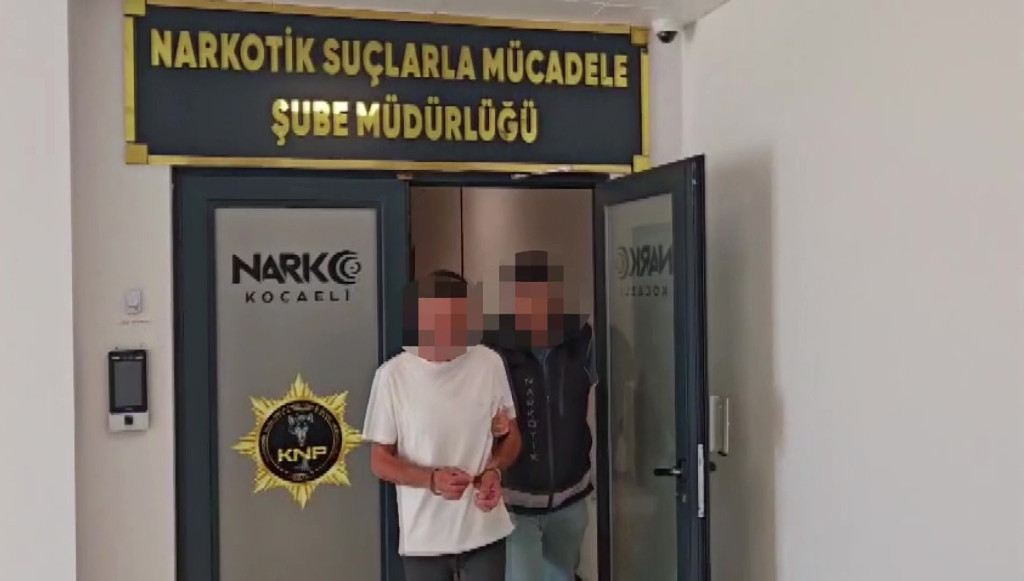 Fırının alt bölümünden uyuşturucu ve 65 bin lira çıktı