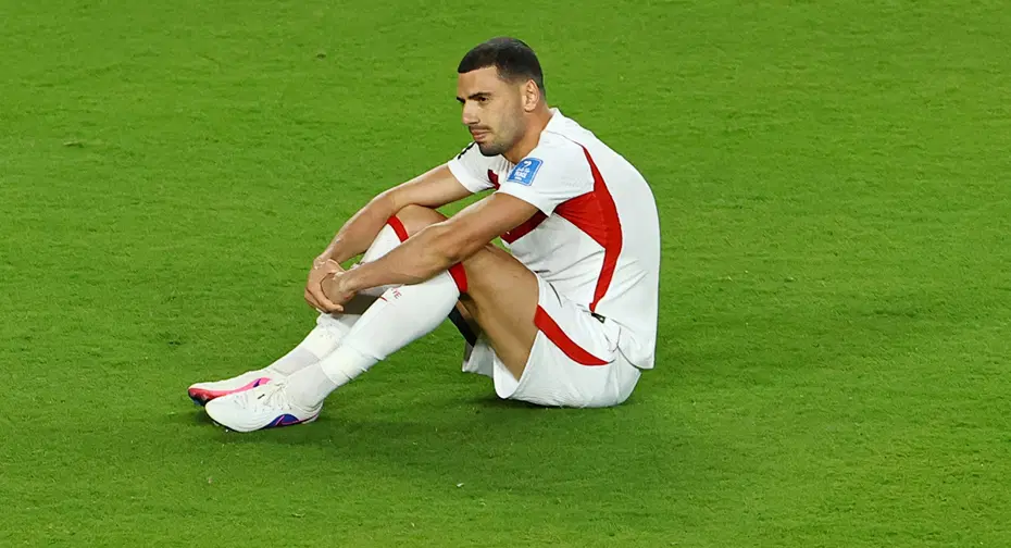 Kocaelili milli futbolcu çıldırdı: Rakip soyunma odasını bastı! 