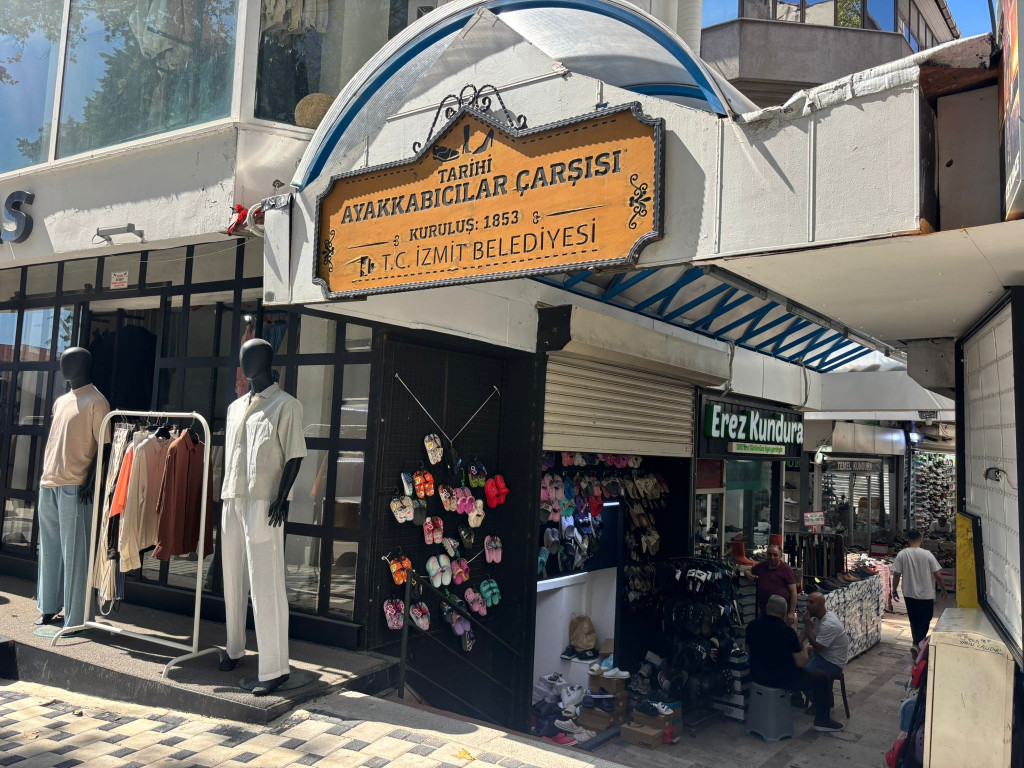Ayakkabıcılar Çarşısı’nda okul sezonu hareketliliği