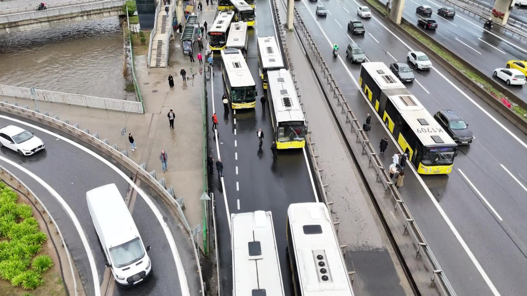 D-100’de trafik kilitlendi! Kilometrelerce araç kuyruğu oluştu