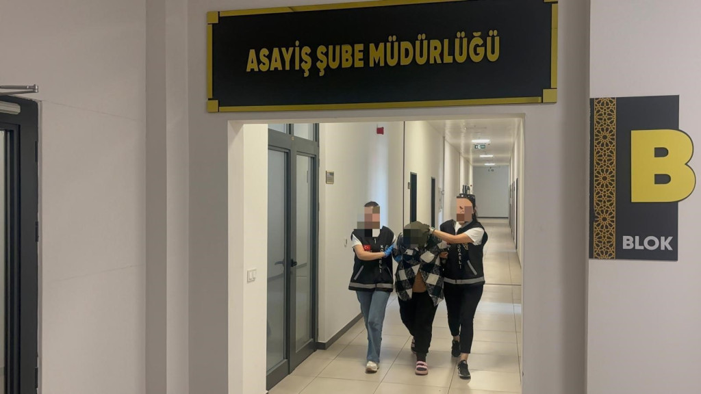 Kocaeli’de cinayet davasında yürek yakan an: 4 yaşındaki kızı annesini teselli etti