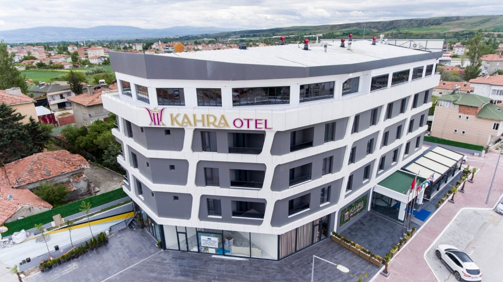 Kamp Kahra Otel’de