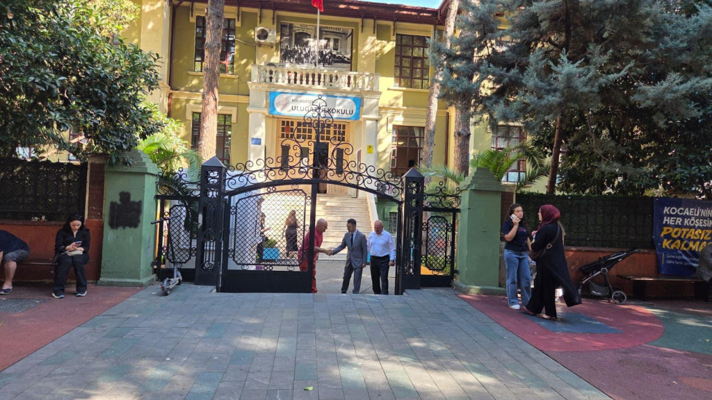 Vali Aktaş, Ulugazi İlkokulu’nda öğrencilerle buluştu