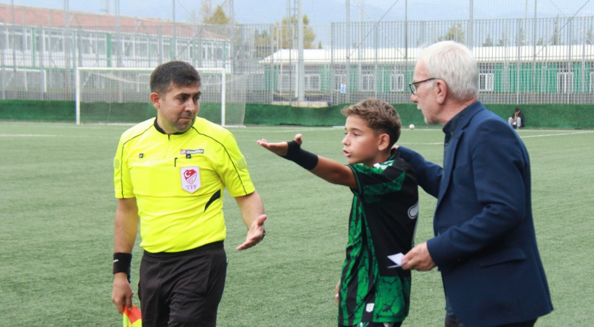 Kocaelisporlu futbolcu oyuna giremedi! Nedeni ise derslik!