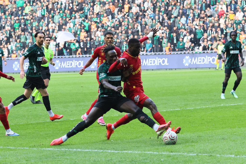 Kocaelispor – Göztepe maçının ilk yarısı sona erdi