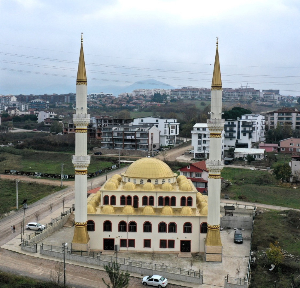 Kocaeli'de risk oluşturan minareler çelik sistemlerle yenileniyor