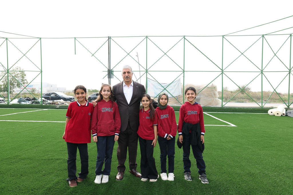 Diliskelesi'nde park ve halı saha yenileme çalışmaları sürüyor