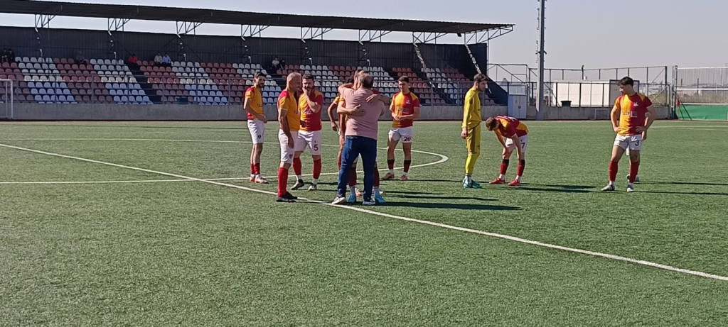 Ligi başlamasına bir hafta kala takım kurdular, deplasmanda kazandılar