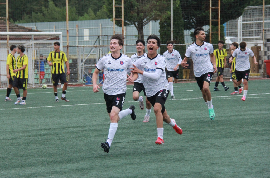 Derince Birlik U-19 zirve aşkına!