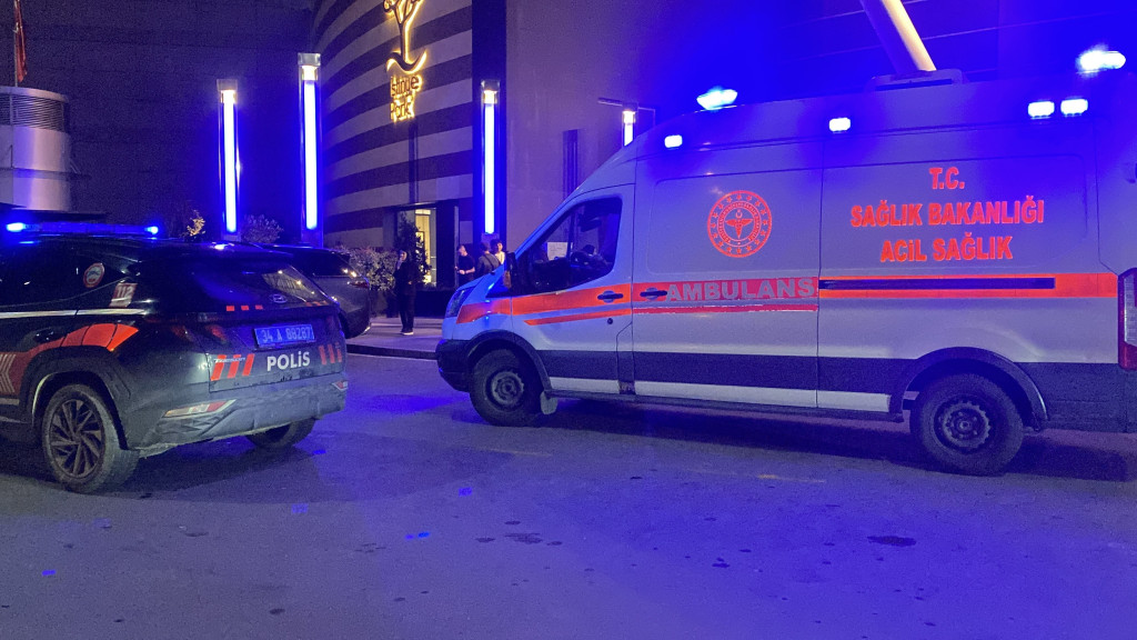 AVM içinde protesto!