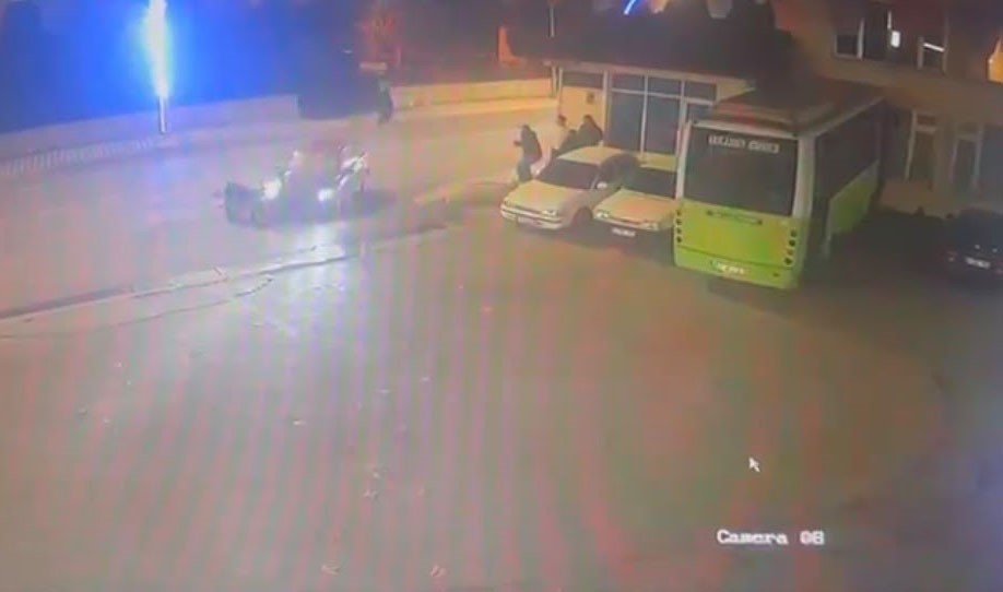 Kocaeli'de korkutan kaza! Otomobil ile motosiklet çarpıştı