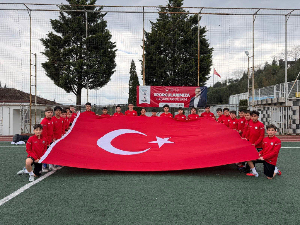 Derince’de futbolcu ordusu yetişiyor
