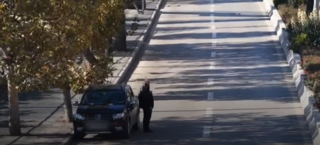 Polisi görünce aracını bırakıp yaya olarak kaçtı!