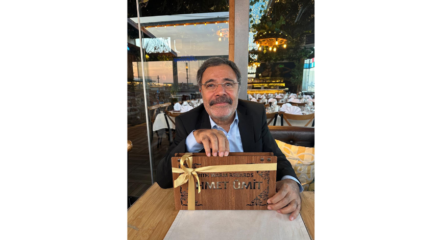 Ahmet Ümit’ten konuklara İzmit pişmaniyesi