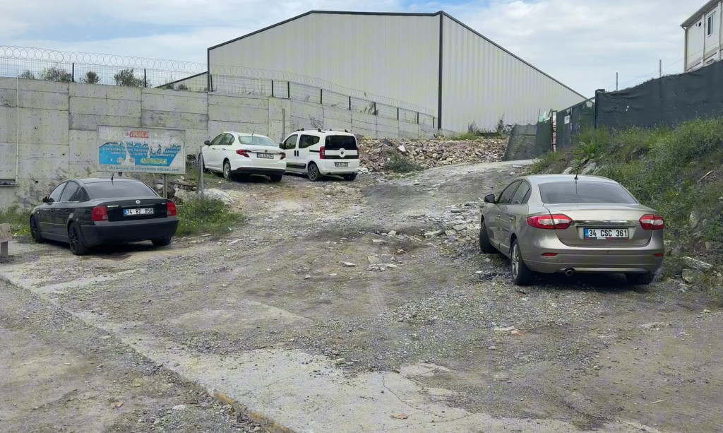 Cinayet şüphelisi araç içerisinde ölü bulundu