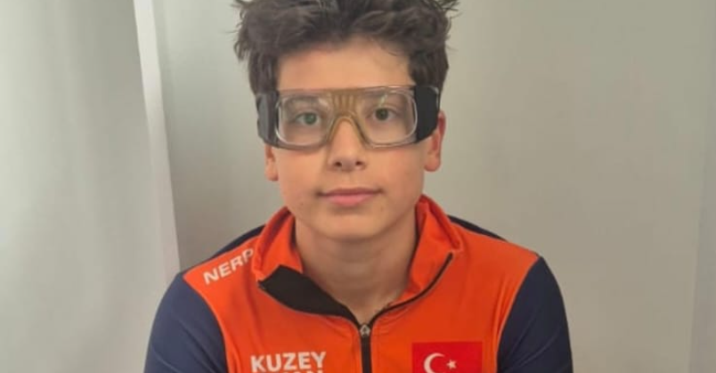 Alkışlar İzmitli Ömer Asaf'a!