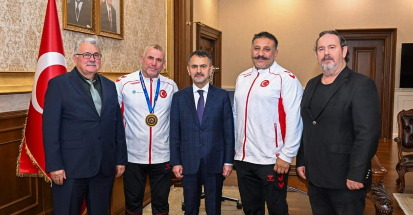 Şampiyon güreşçilerden Vali Aktaş’a ziyaret