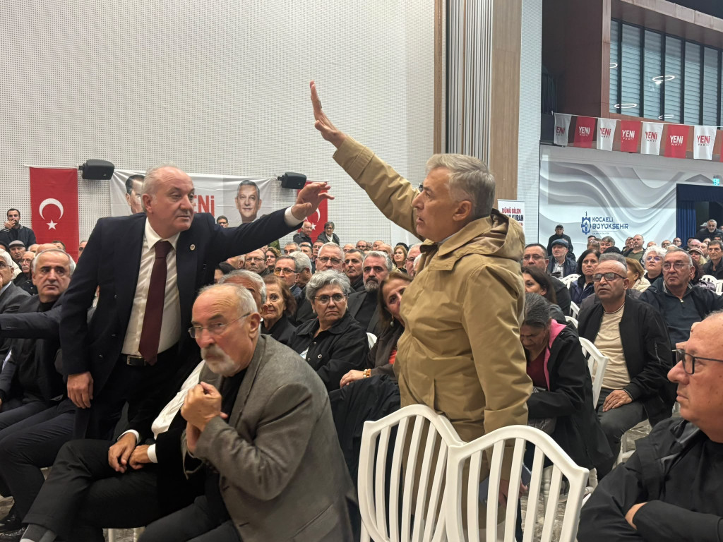 Yeni Parti toplantısında gerginlik yaşandı!