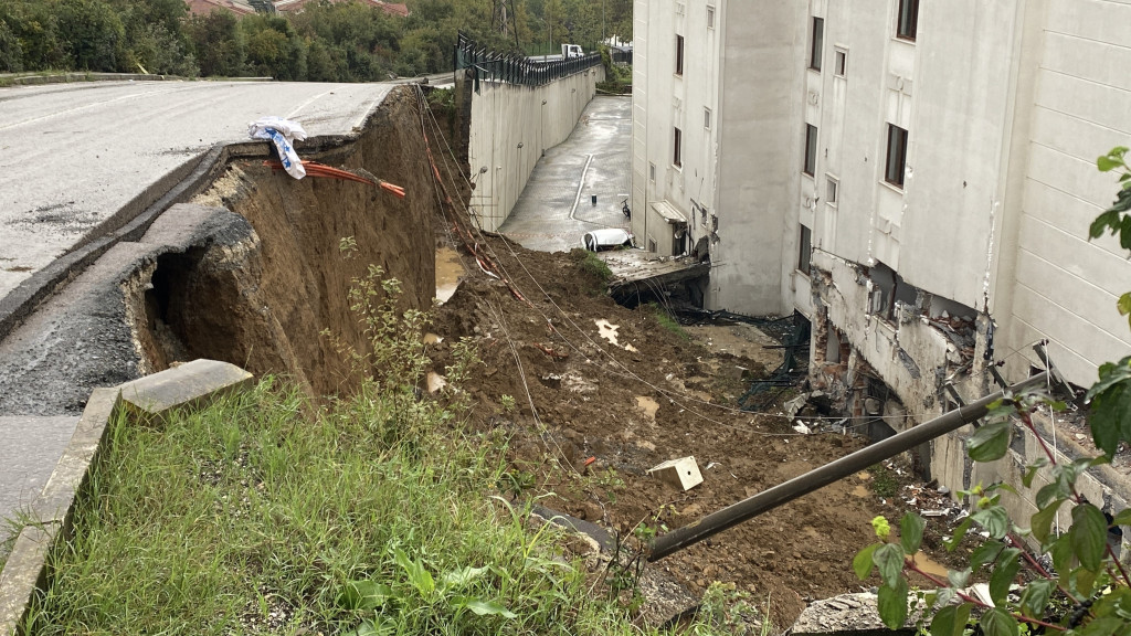 Kocaeli’de evde otururken deprem olduğunu sandı!