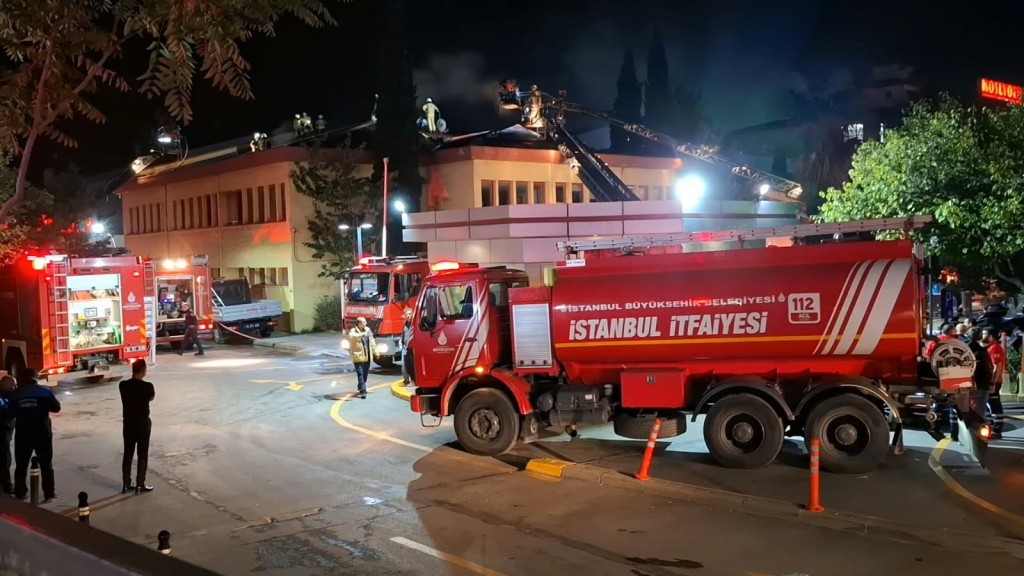 Hastanenin çatısında yangın çıktı!