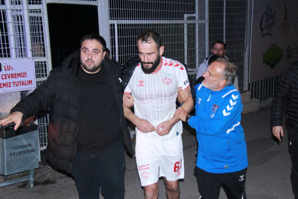 Ogün Şahin’in elmacık kemiği kırıldı, bu şekilde maça devam etti