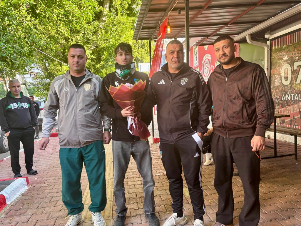 Kocaelispor taraftarlarına Antalya’da sıcak karşılama!