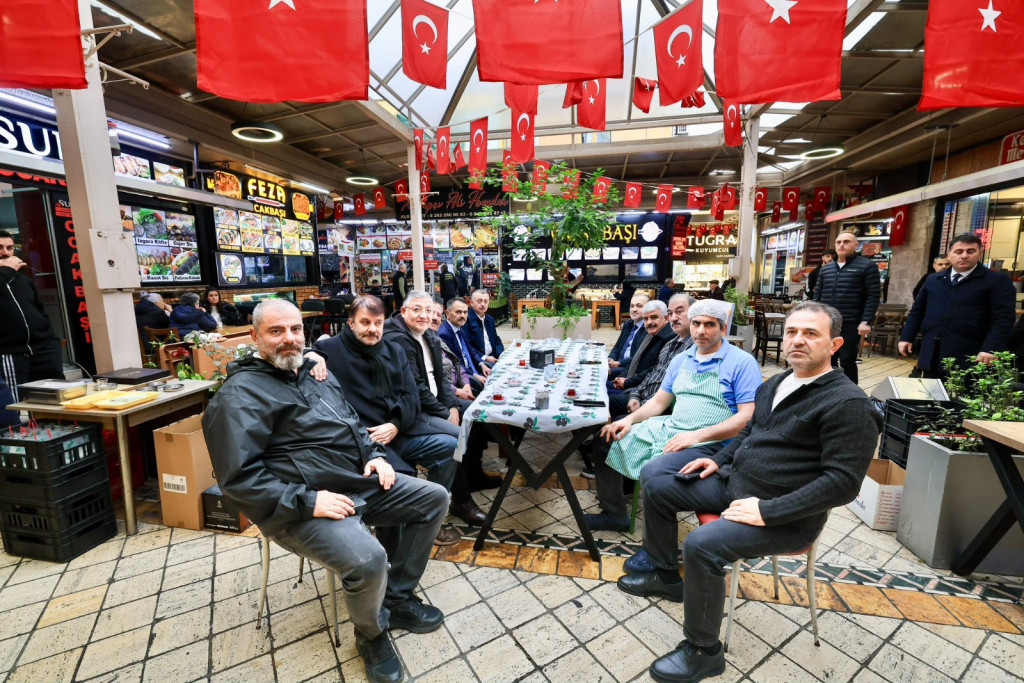 Kocaeli protokolü Kapanönü’nde esnafla aynı sofrada