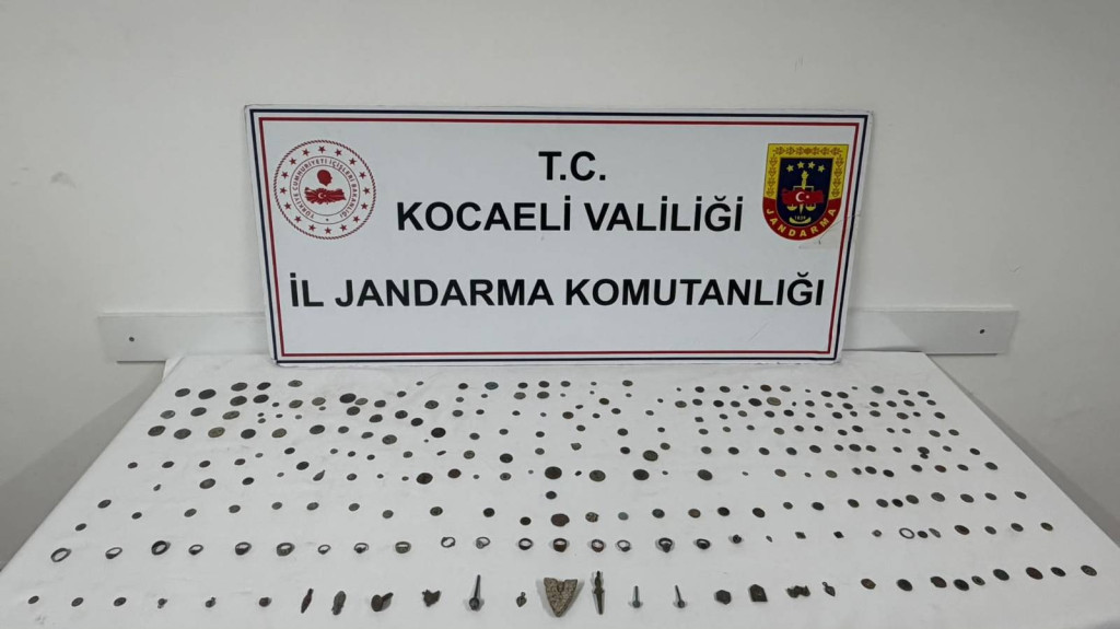 Kocaeli’de araçtan 271 tarihi eser çıktı!