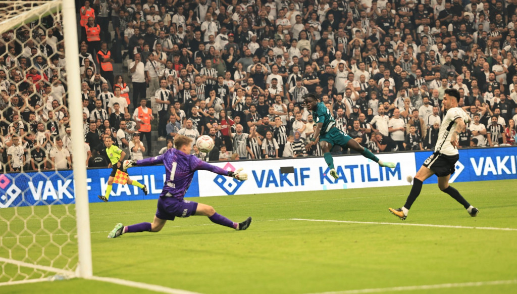Yüzü ile çıkardı! 