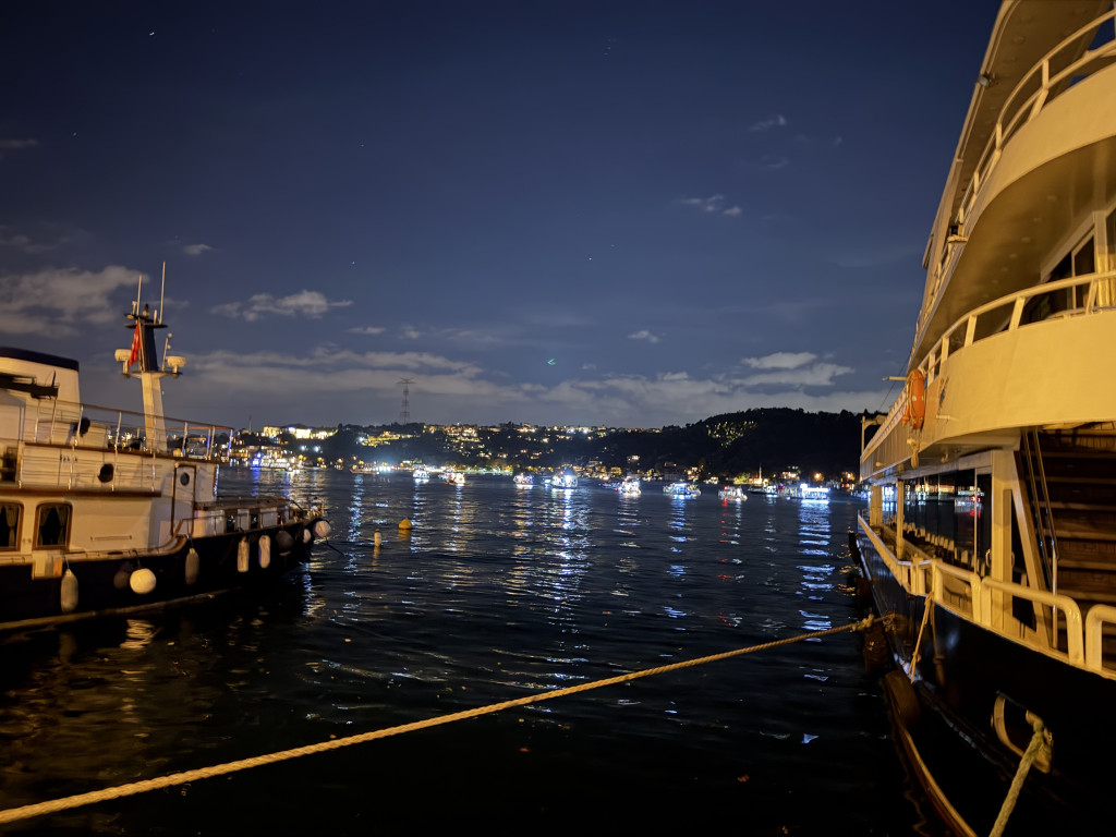 İstanbul Boğazı'nda lüfer akını başladı