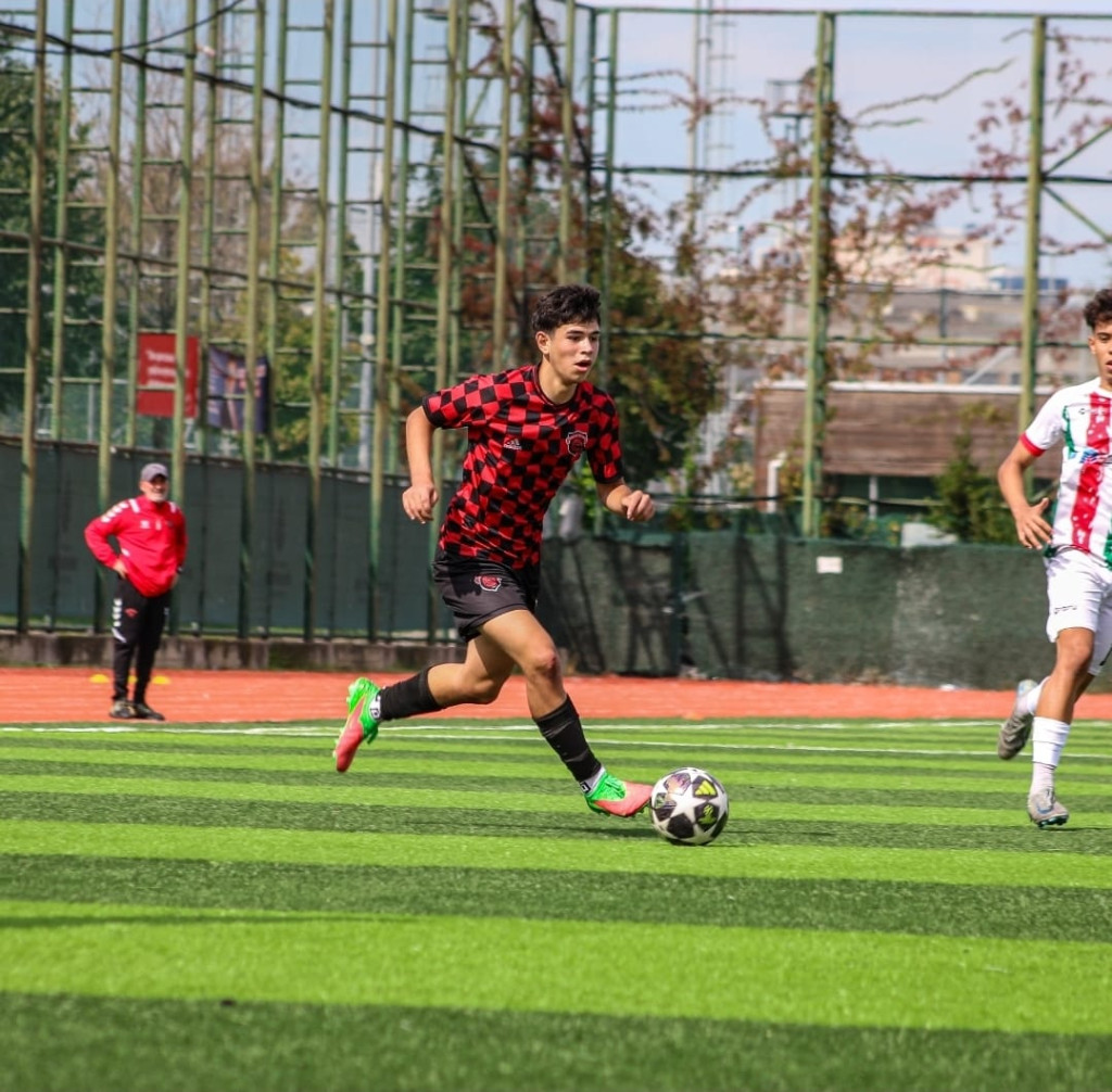 Gölcükspor’un 17 yaşında yeni yıldız adayı
