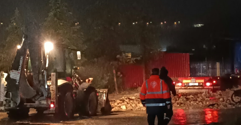 Dilovası'nda sağanak mesaisi