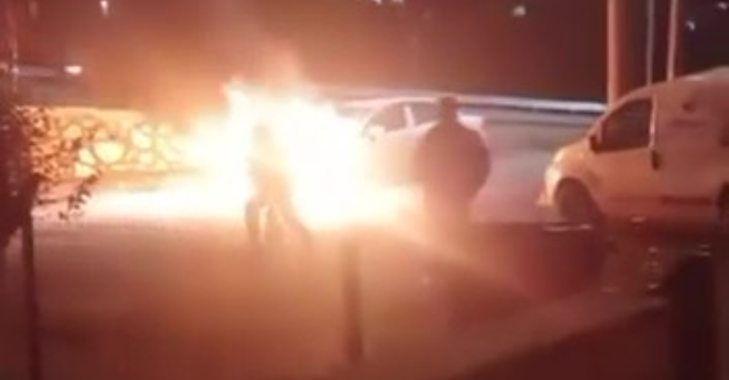 Kocaeli'de otomobil alev aldı!