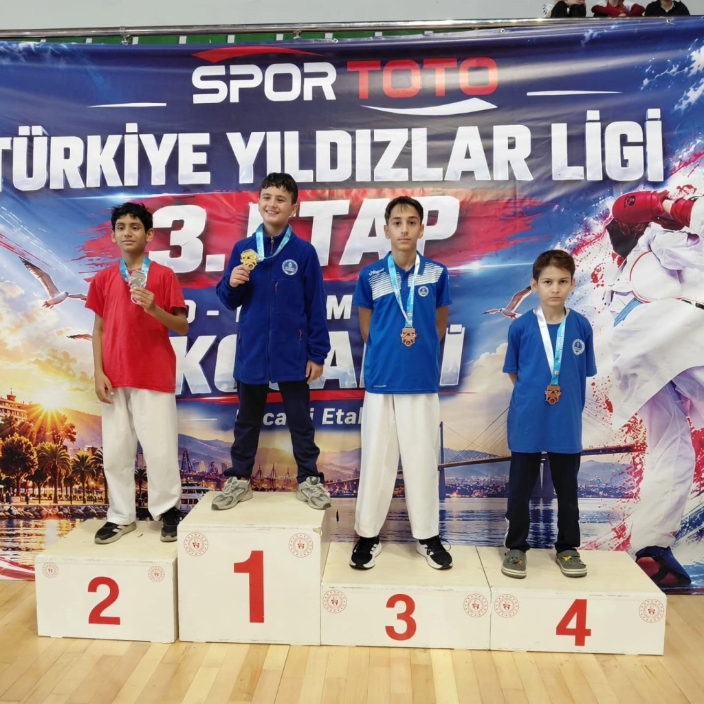 Yıldız karatecilerden 12 birincilik