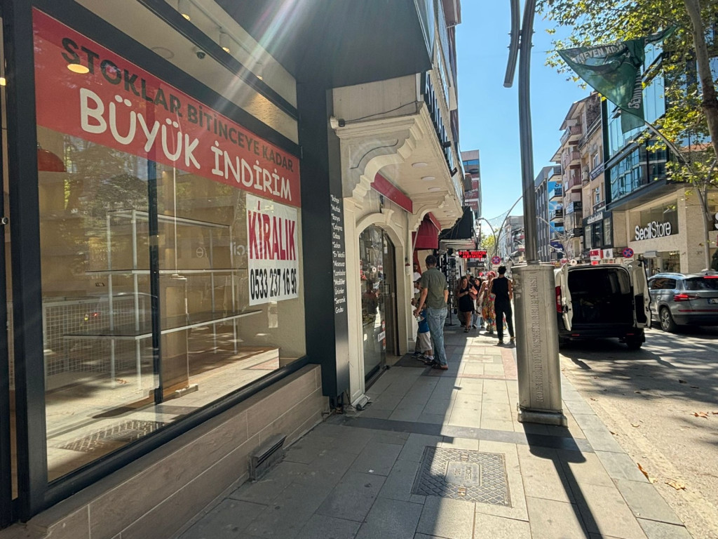 İzmit Alemdar Caddesi’ne yeni mağaza geliyor!