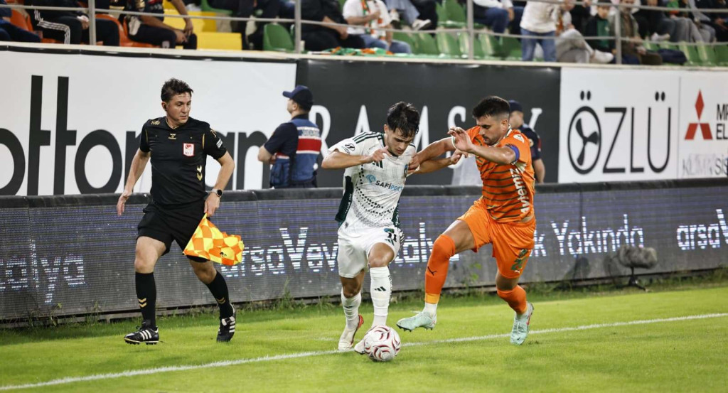 Körfez fırtınası Alanya’da esti!
