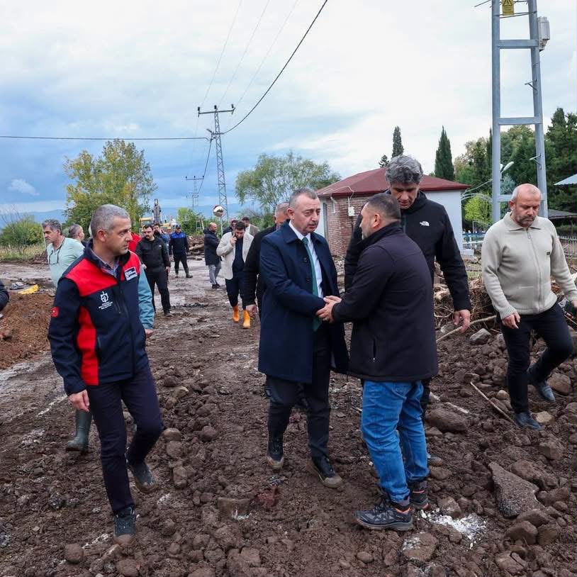 Başkan Büyükakın şiddetli yağıştan etkilenen bölgeleri gezdi: “Tüm yaralar, en kısasürede sarılacak”