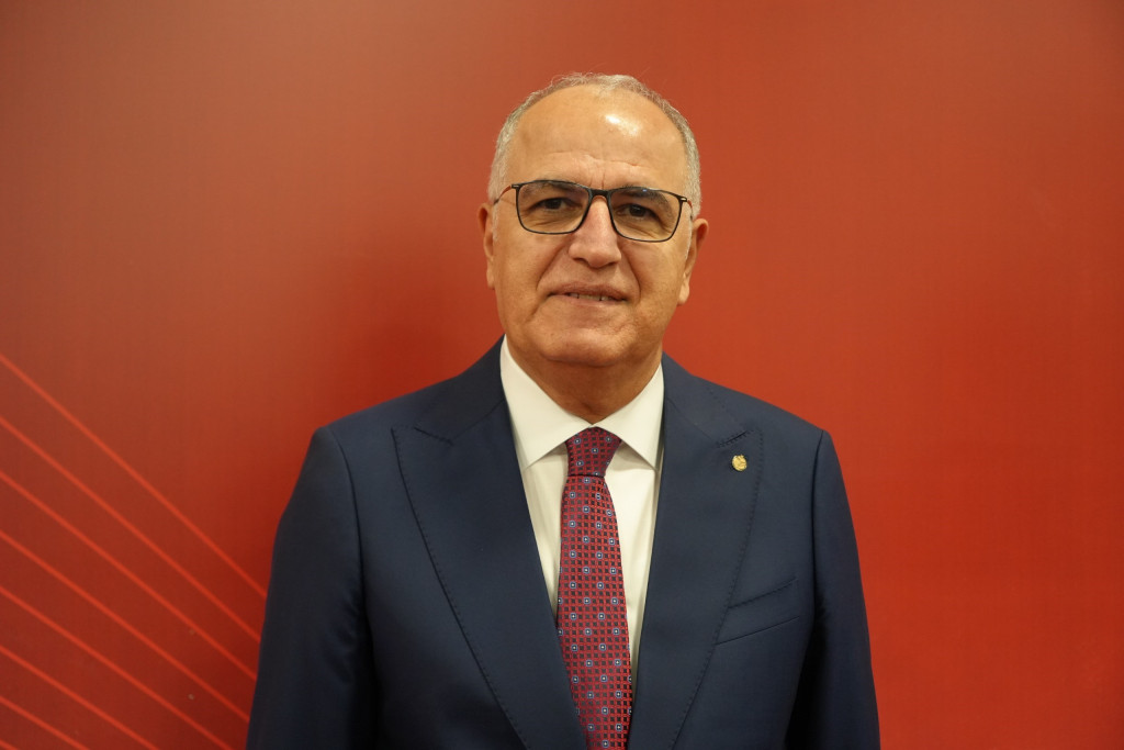 Bakan Göktaş: "Aileyi güçlendirmek için tüm alanlar aile dostu olmalı"