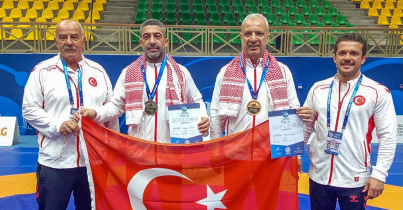 Veteran güreşçilerimiz iyi iş çıkarıyor