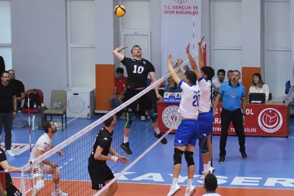 Kağıtspor’un Efeleri ilk maçına çıktı